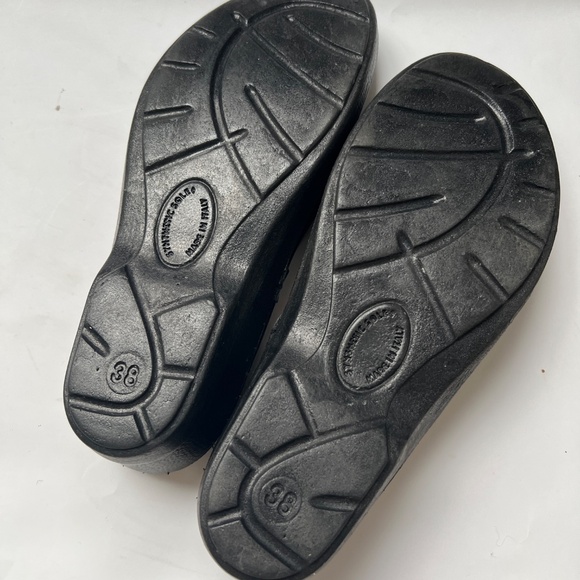 FLY FLOT Sandals Size 38 Gold 3 Straps Buckles Open Baclk & Toe Leather Insole - Picture 7 of 9